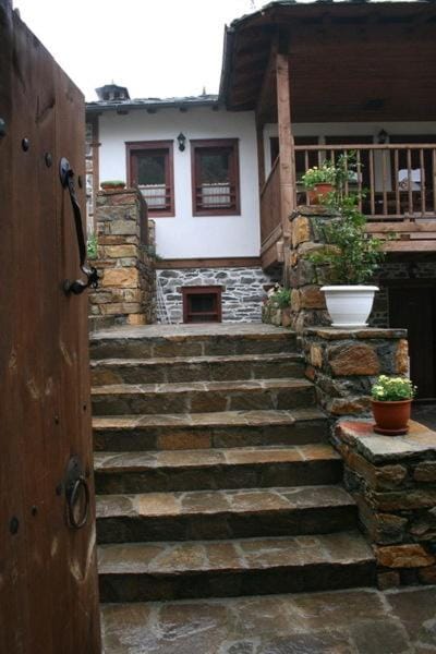 Patio, Restaurant/places to eat, Facade/entrance