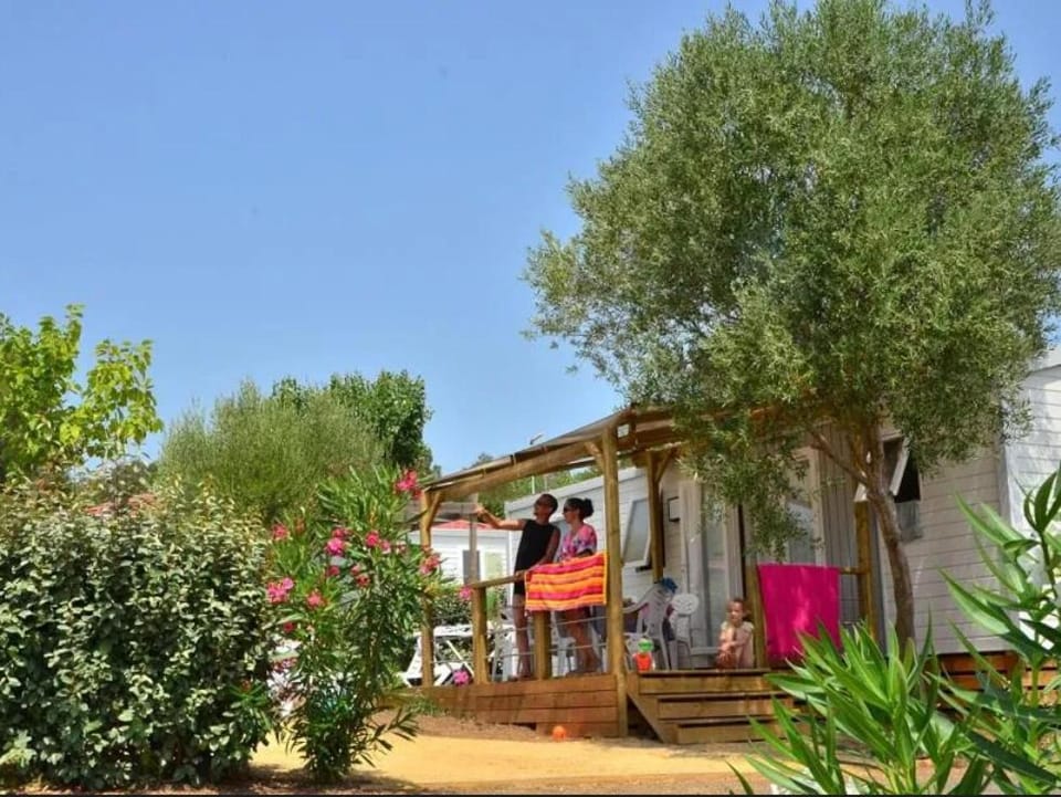 Domaine Sainte Veziane Campground/ 
RV Resort in Occitanie