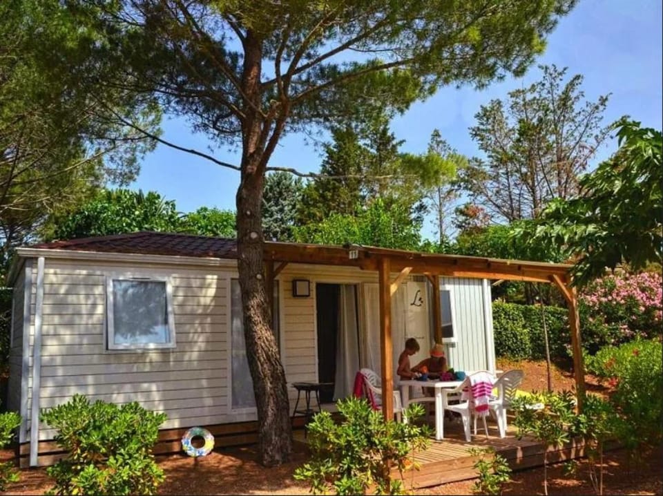 Domaine Sainte Veziane Campground/ 
RV Resort in Occitanie