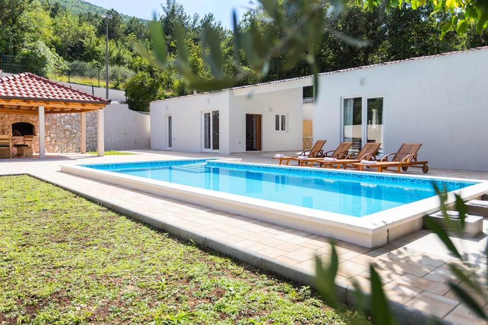 Swimming pool, Swimming pool