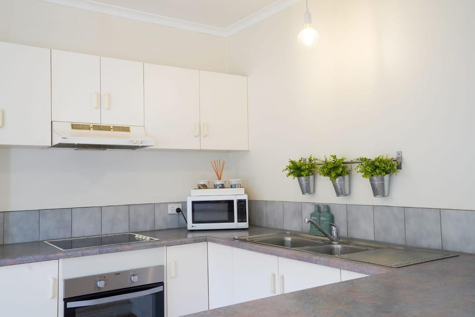 Kitchen or kitchenette, oven, stove