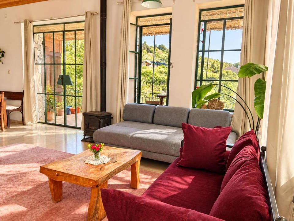 Living room, Seating area