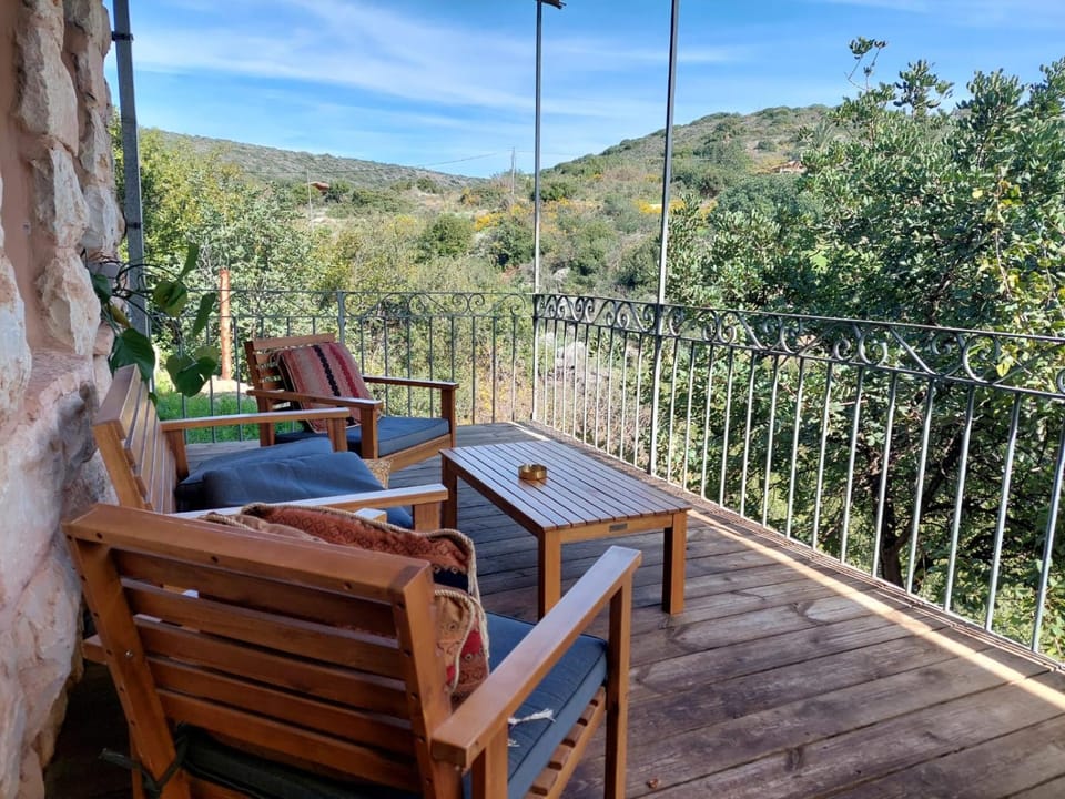 Patio, Day, View (from property/room), Balcony/Terrace, Mountain view
