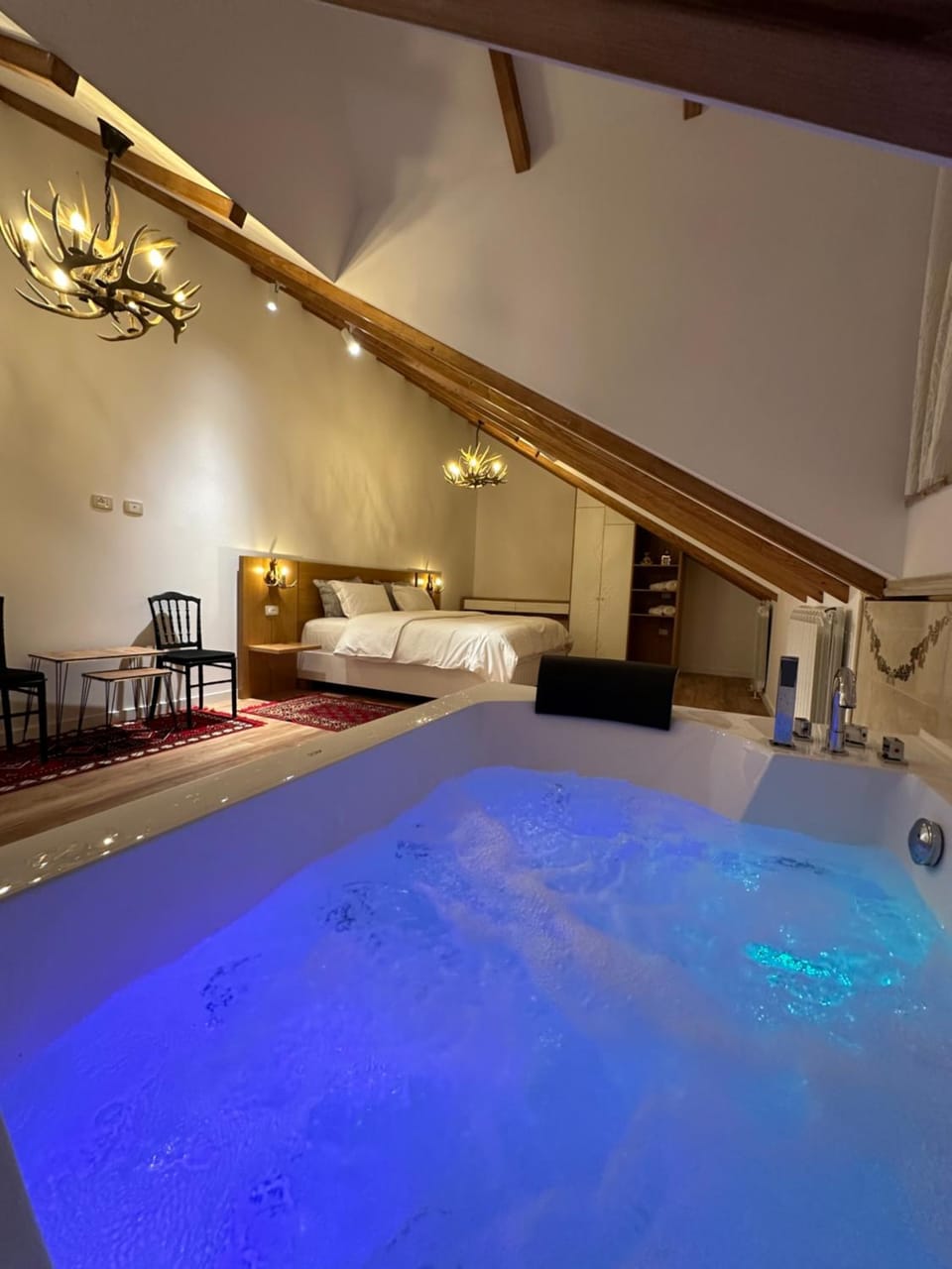 Bed, Hot Tub, Bedroom