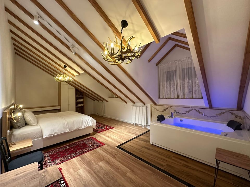 Bed, Hot Tub, Bedroom