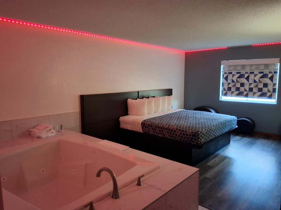Chicago Club Inn & Suite Hotel in Westmont
