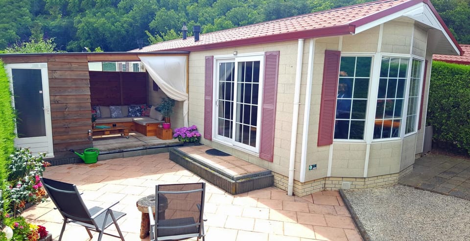 Patio, Day, Summer, Garden, Balcony/Terrace, Seating area, On site, Pets, Pets, Pets, Garden view, Garden view, Family, Family, Family