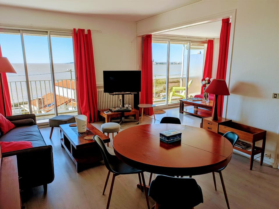 Appartement Vue Mer 180 degrés baie de royan Apartment in Nouvelle-Aquitaine