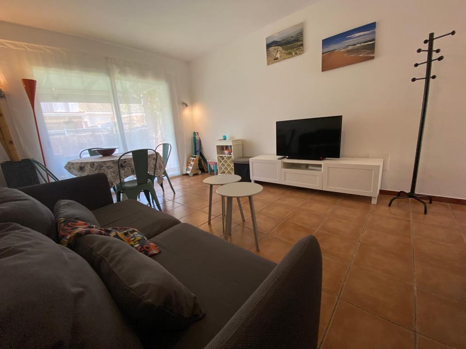 Communal lounge/ TV room, Living room, Lounge or bar