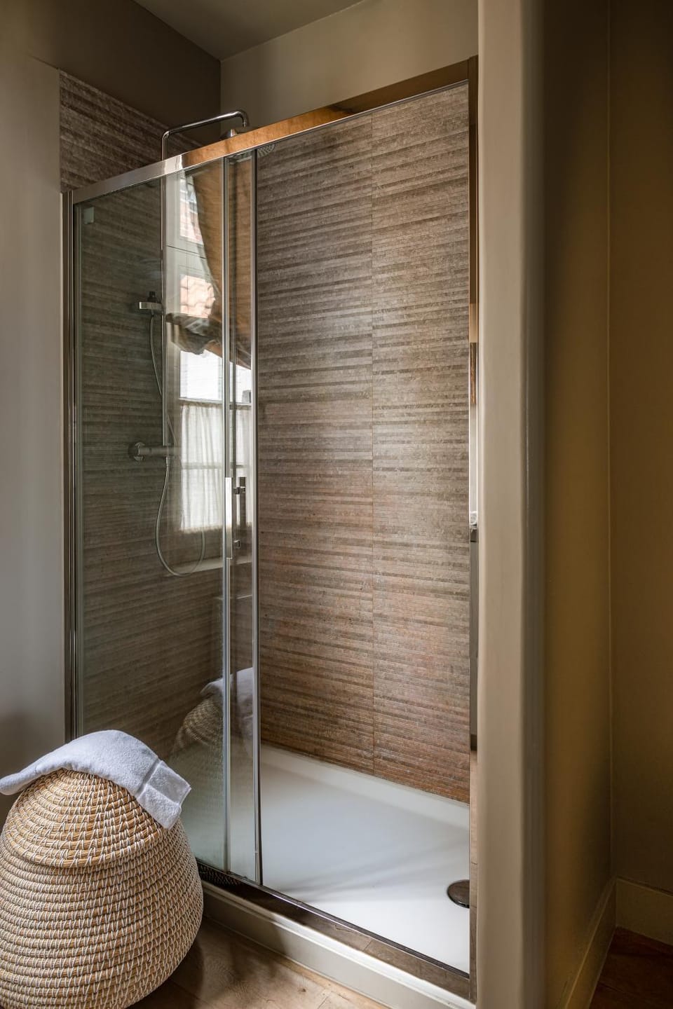 Shower, Bathroom, towels