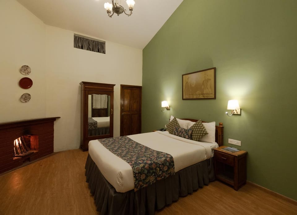 Bed, Night, Photo of the whole room, Bedroom, fireplace