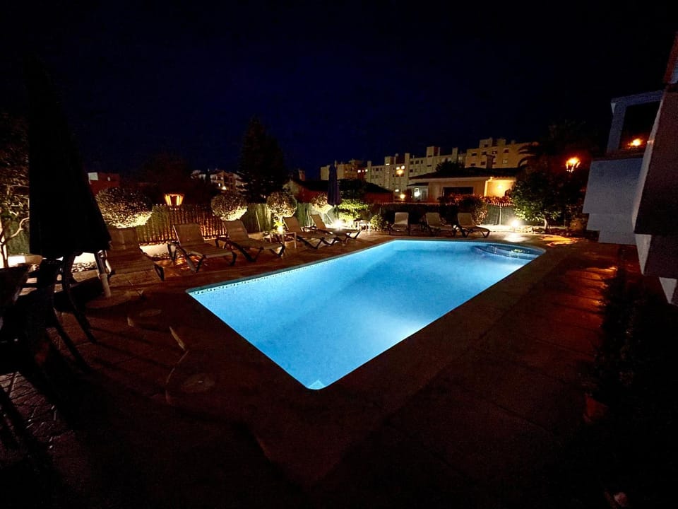 Night, Pool view, Swimming pool, sunbed