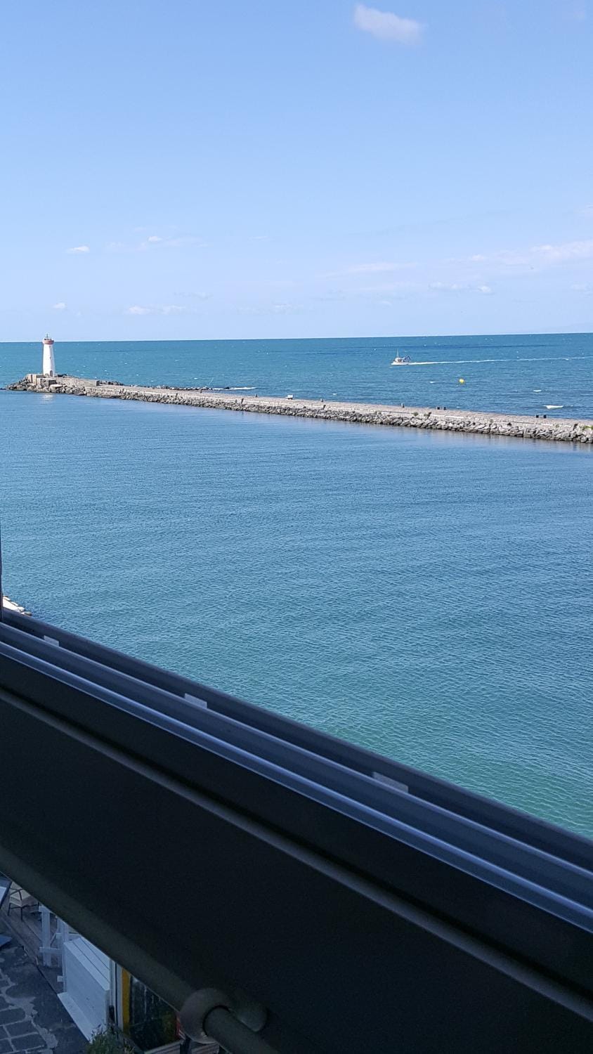 Parenthèse en bord de mer, Vue imprenable sur l'infini bleu Apartment in Agde