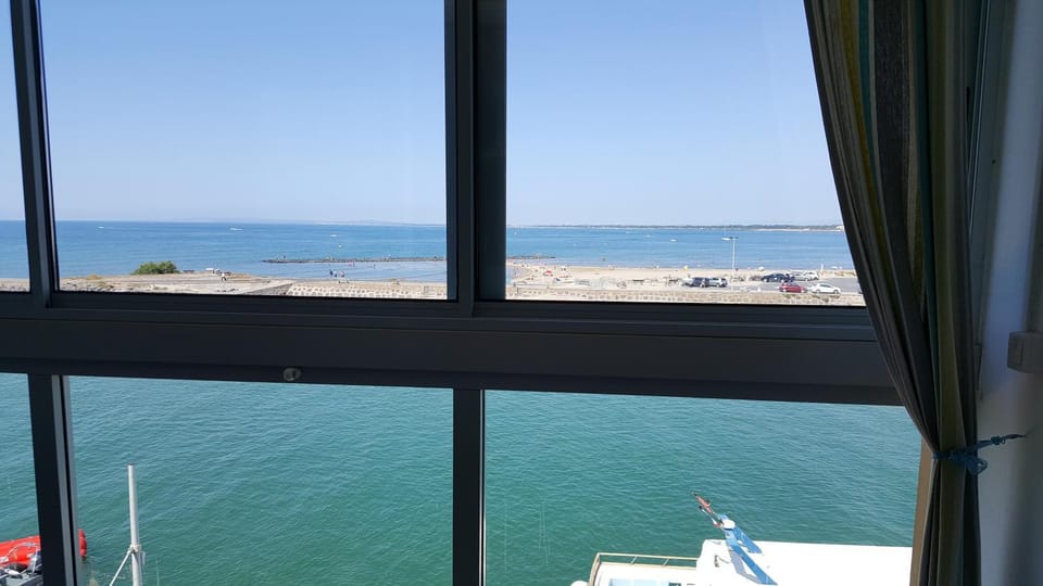 Parenthèse en bord de mer, Vue imprenable sur l'infini bleu Apartment in Agde