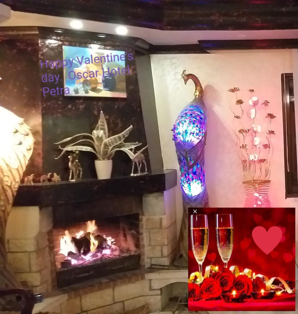 Nightclub / DJ, Lounge or bar, Alcoholic drinks