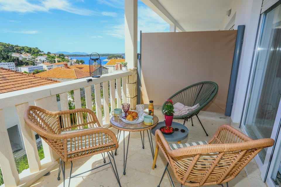 Day, Natural landscape, View (from property/room), Balcony/Terrace, Seating area, Sea view