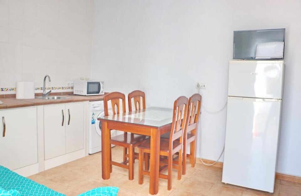 Dining area, minibar