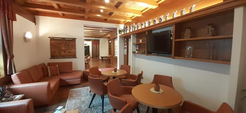 Communal lounge/ TV room