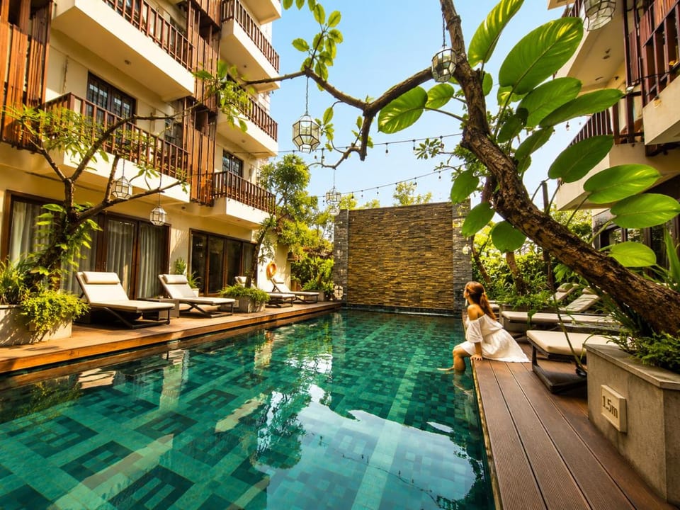 Swimming pool