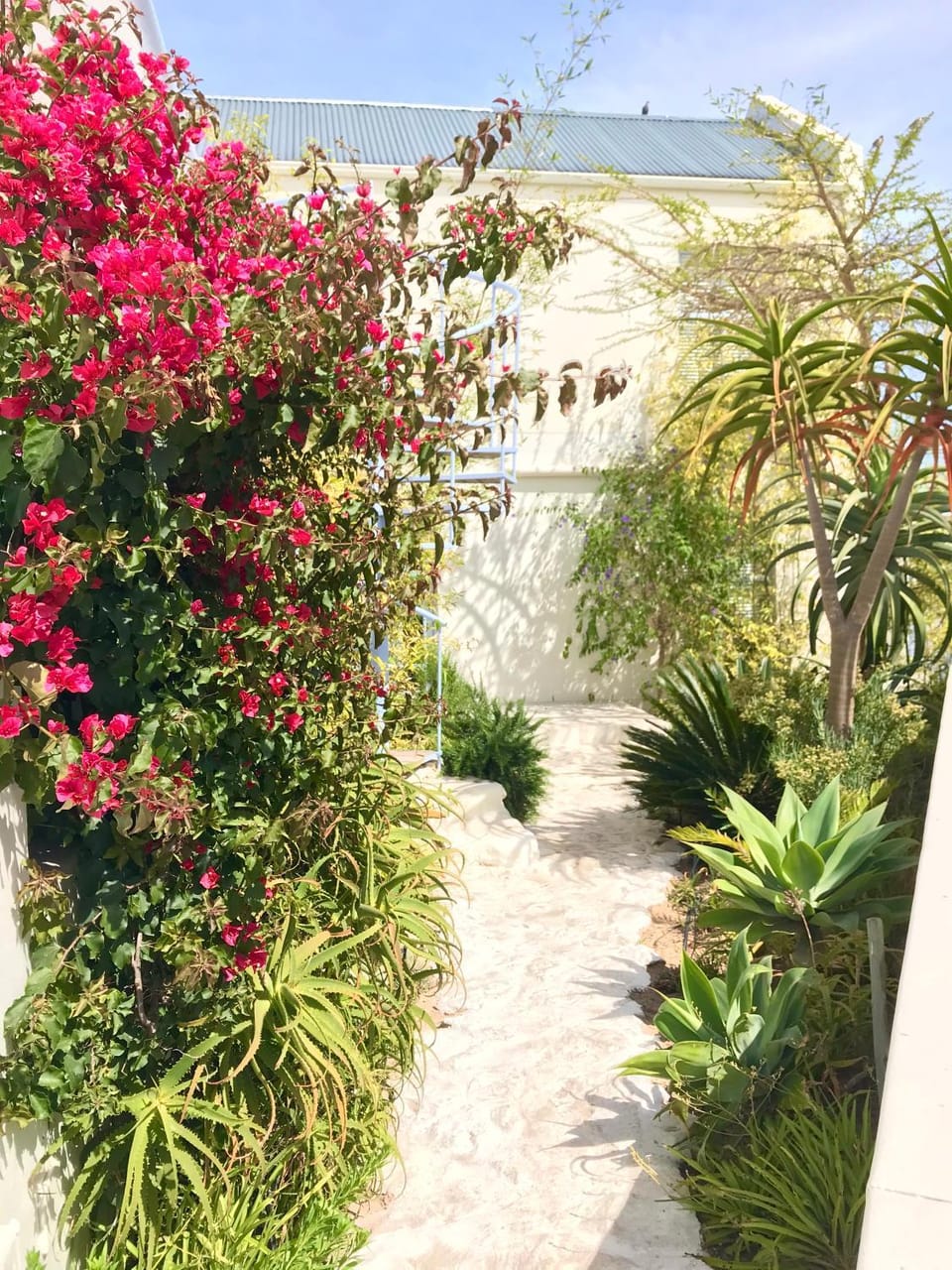 PERFECT 10 - 10 to 14 Sleeper Luxury Holiday Home Breakage Deposit of R2500 per Weekend Lease House in Western Cape