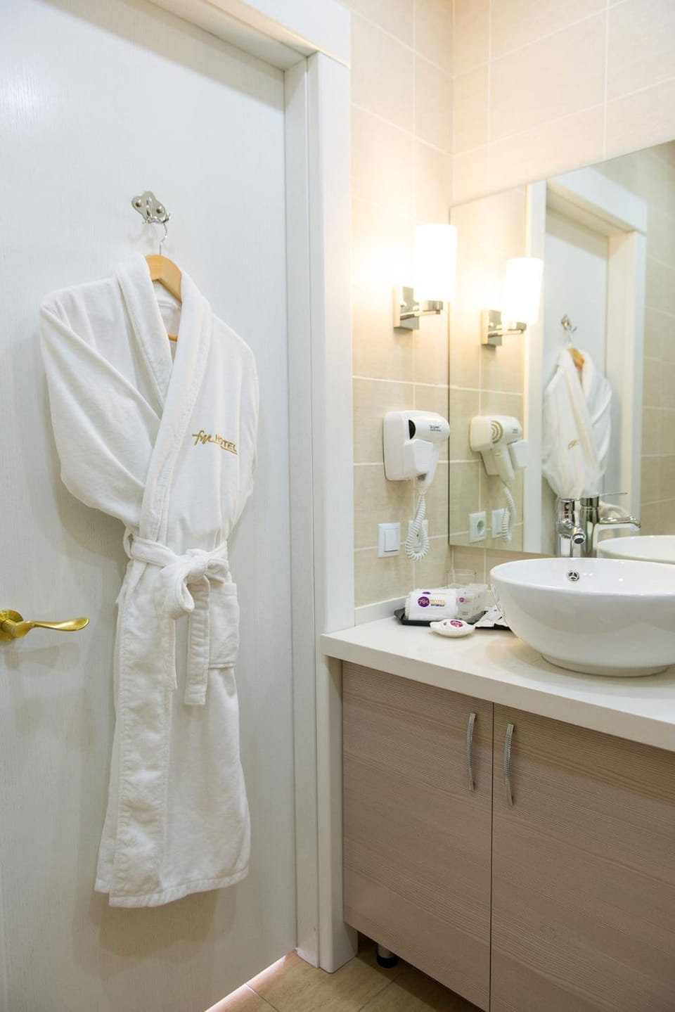 Bathroom, towels