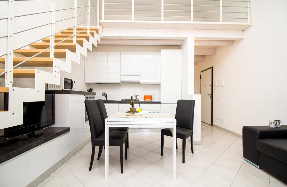 Kitchen or kitchenette, Living room, Seating area, Dining area