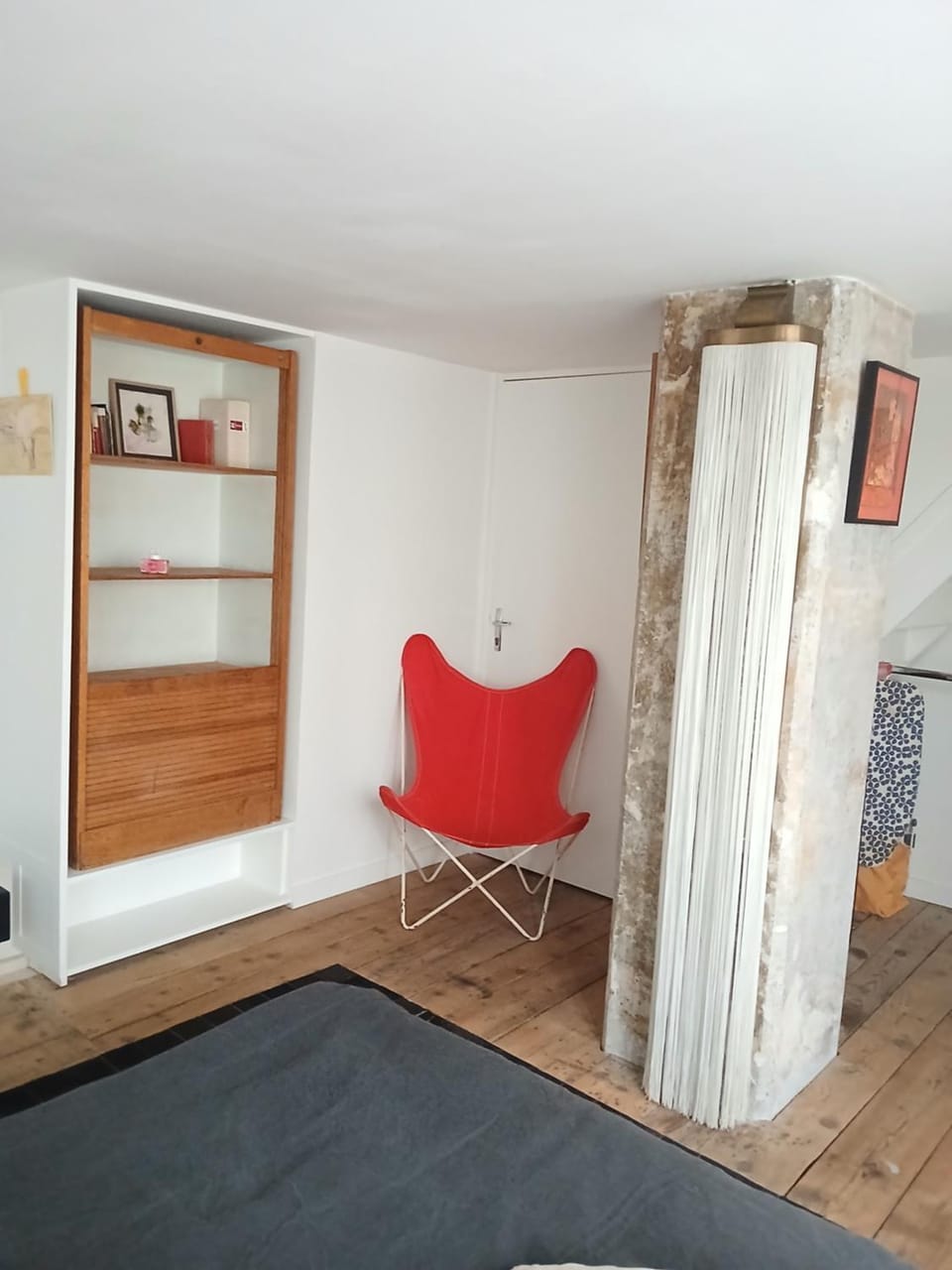 Bed, Seating area, wardrobe