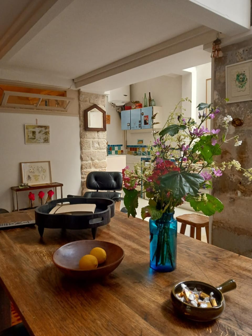 Living room, Seating area, Dining area, Food