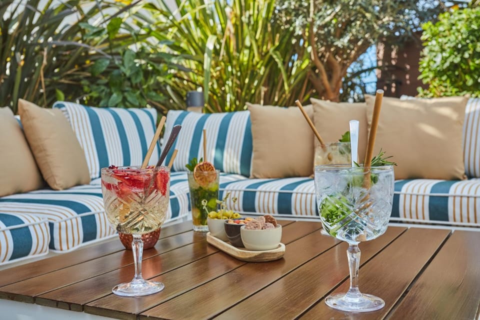 Lounge or bar