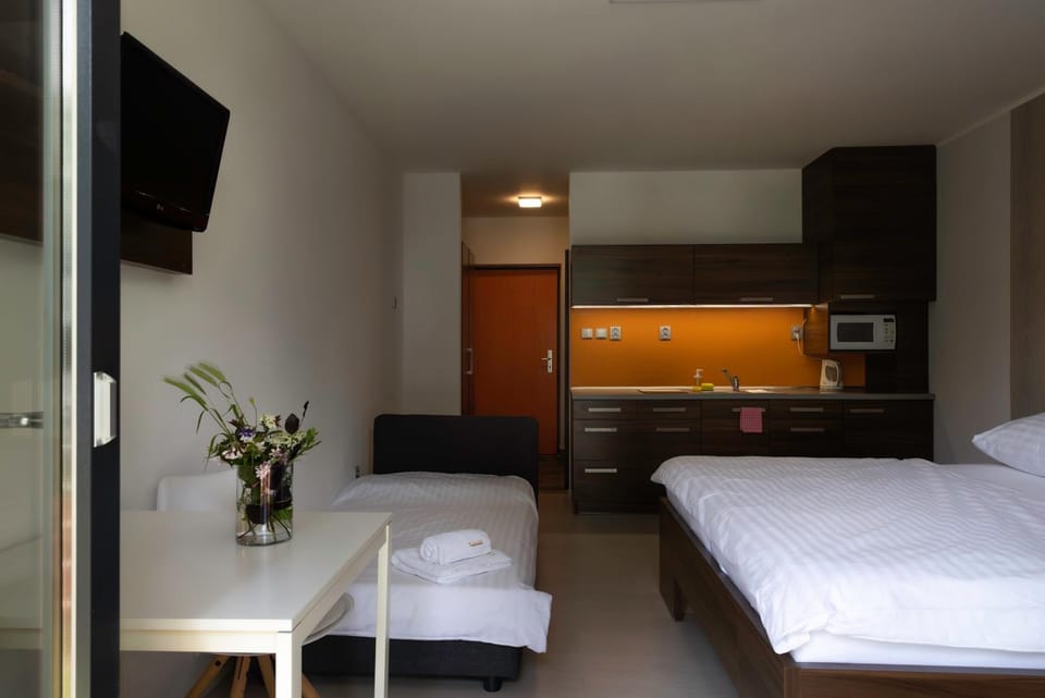 Bed, Kitchen or kitchenette
