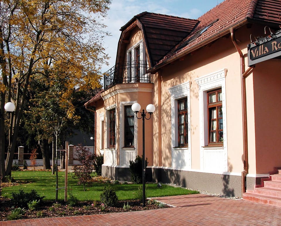 Property building, Garden, Garden view, Street view