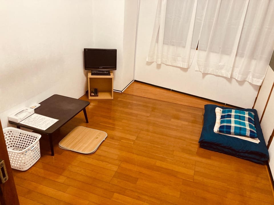 Hostel Hakuseiso Bed and Breakfast in Naha