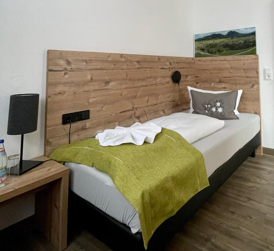 Bed, Photo of the whole room, Bedroom, Breakfast, towels