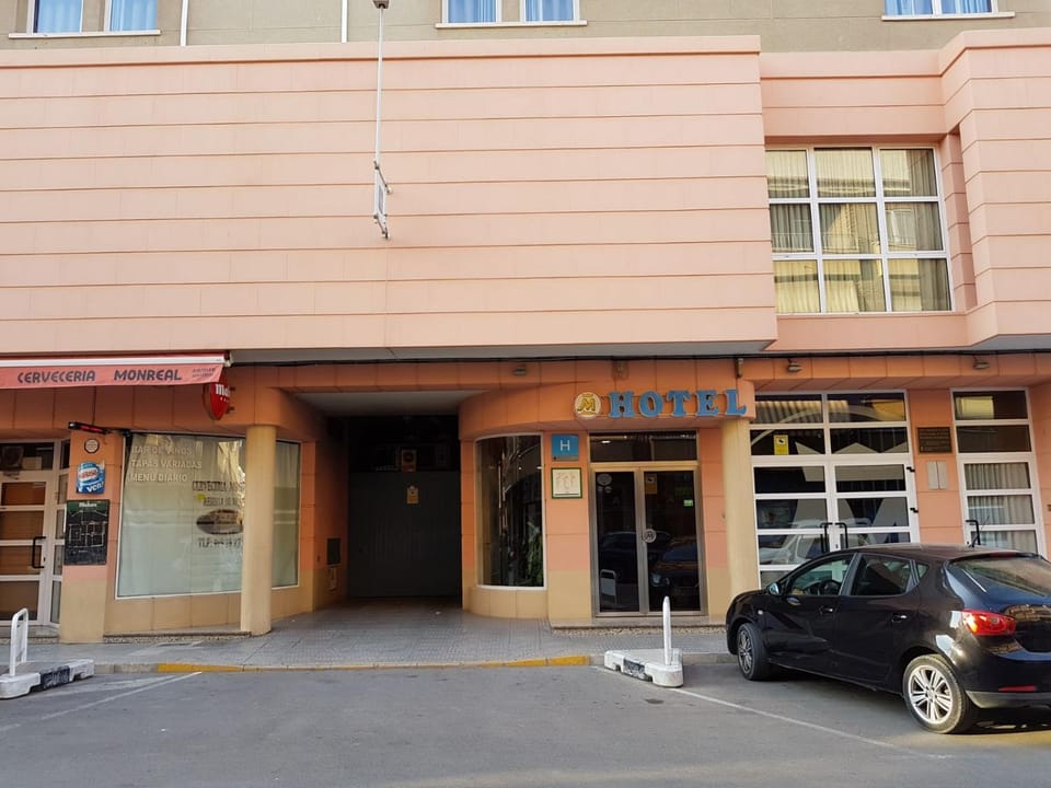 Facade/entrance