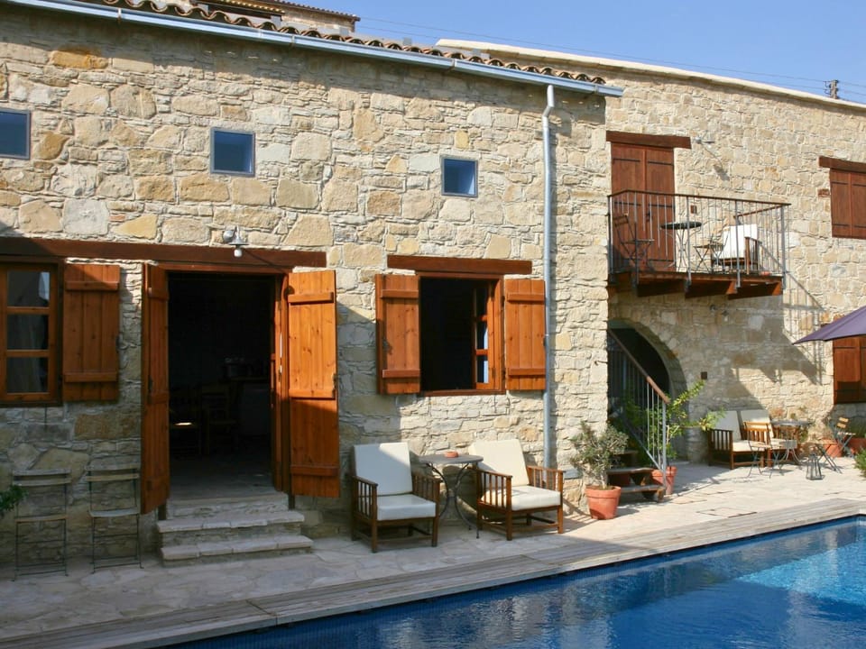 Property building, Day, Balcony/Terrace, Seating area, Pool view