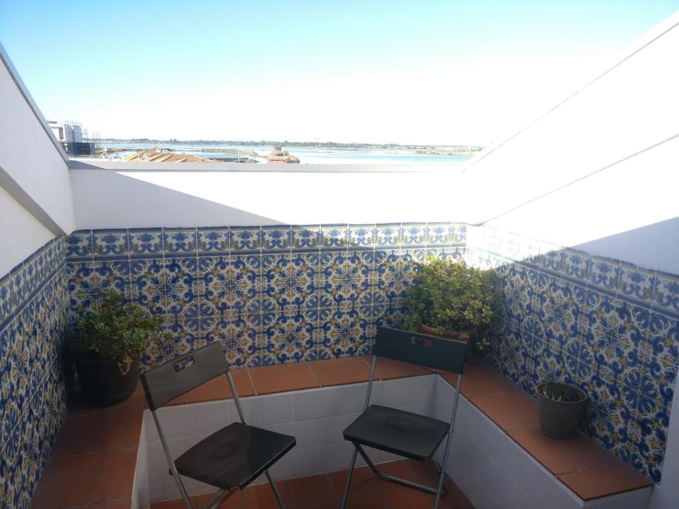 View (from property/room), Balcony/Terrace, City view, Lake view, River view, Street view, Quiet street view