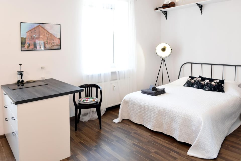 Bed, Living room, Bedroom
