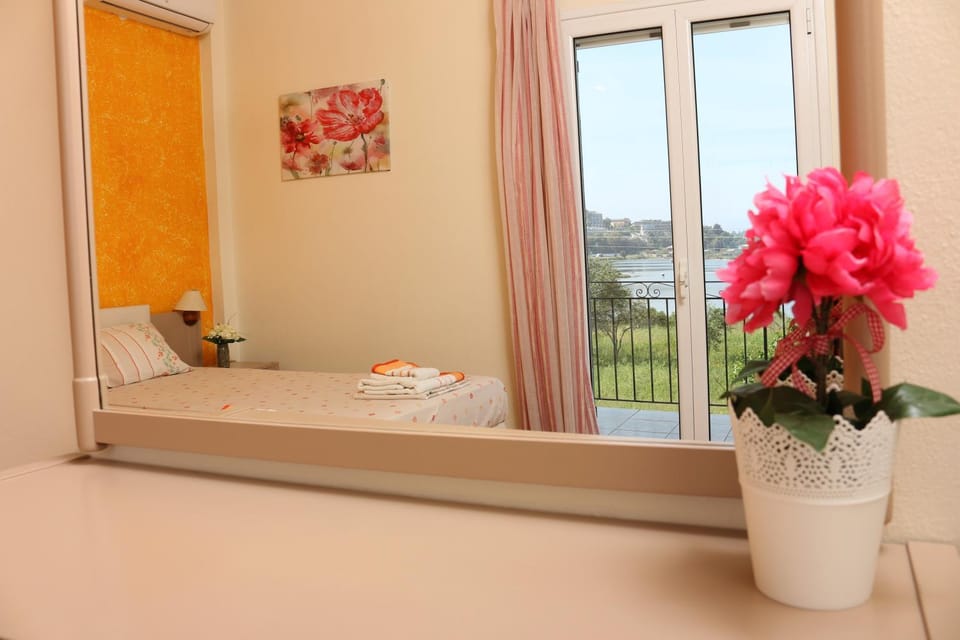 Bedroom, City view, Garden view, Lake view, Landmark view, Sea view