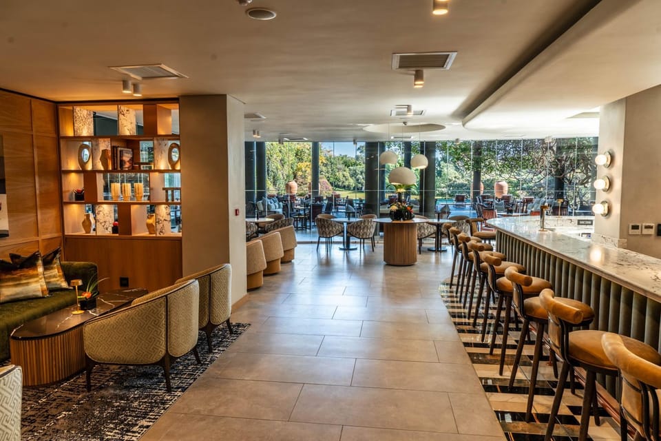 Restaurant/places to eat, Lounge or bar, Area and facilities
