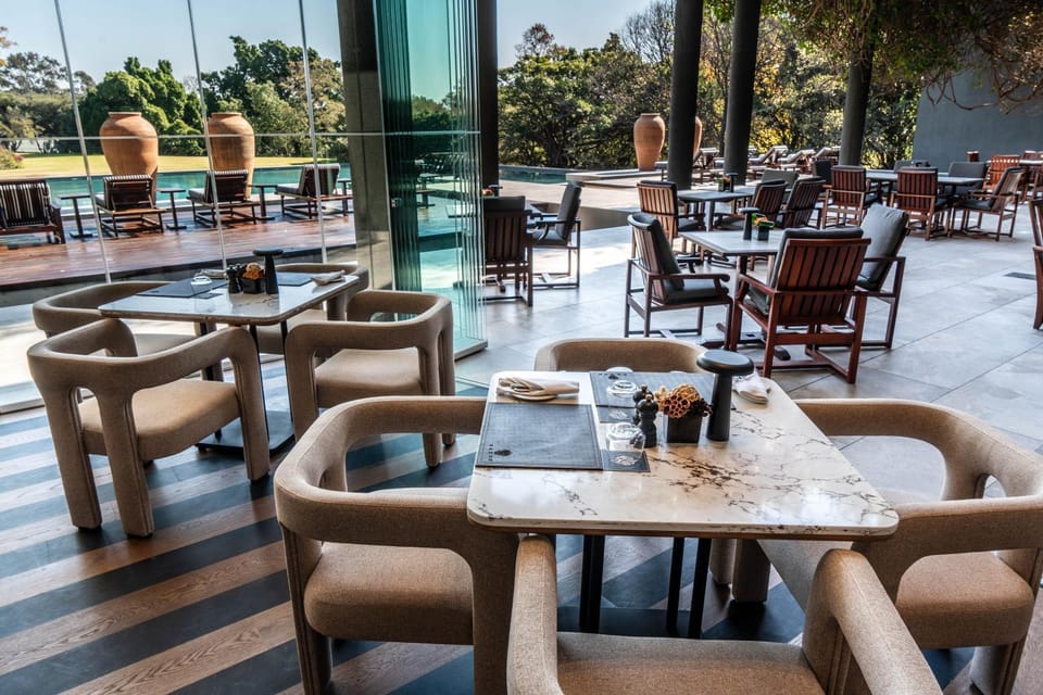 Restaurant/places to eat, Lounge or bar, Breakfast