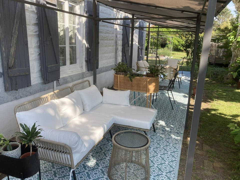 Entre Mer et Pins Bed and Breakfast in Saint-Julien-en-Born