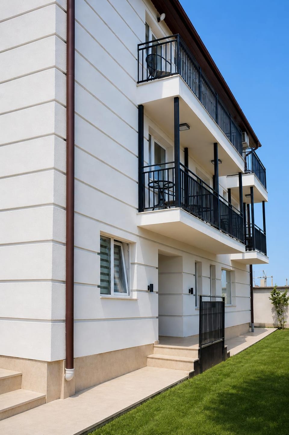 Property building, Patio, Balcony/Terrace
