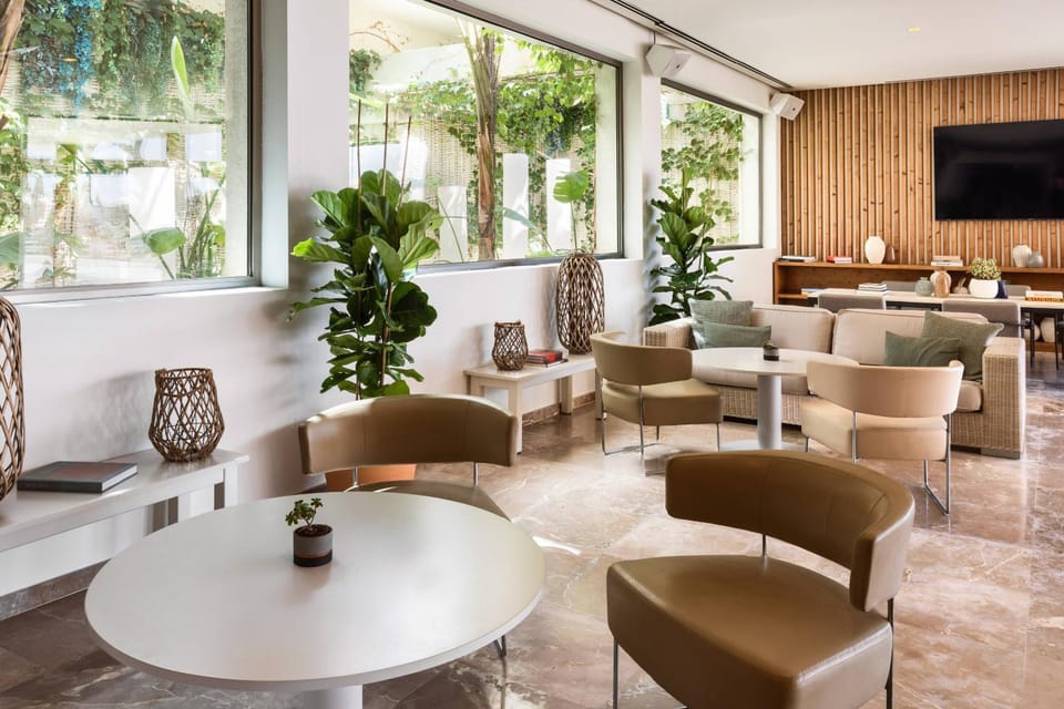 Garden, TV and multimedia, View (from property/room), Lobby or reception, Entertainment