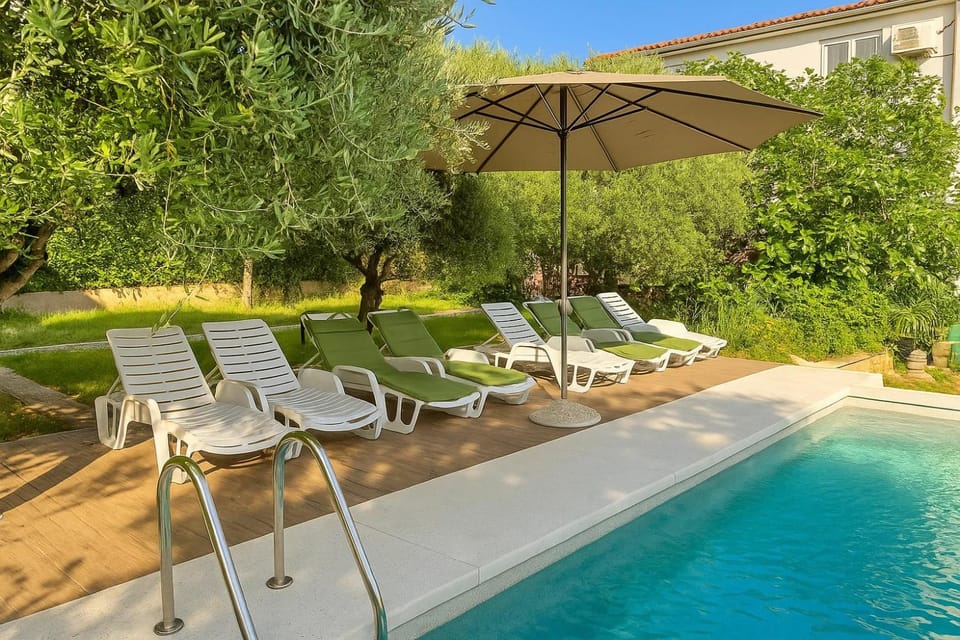 Day, Natural landscape, Garden, Garden view, Pool view, Swimming pool, sunbed