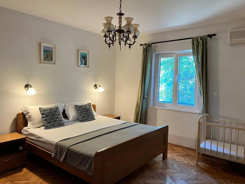 Bed, Photo of the whole room, Bedroom, Garden view, wardrobe, air conditioner