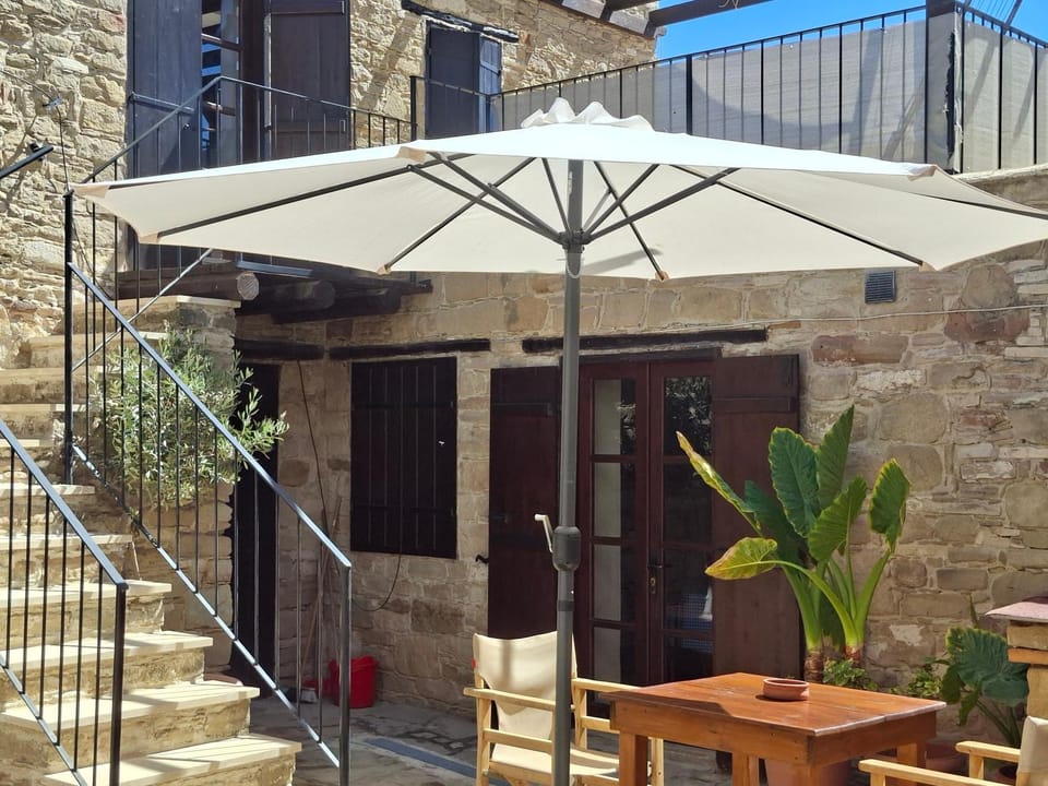 Property building, Patio, Day, Balcony/Terrace
