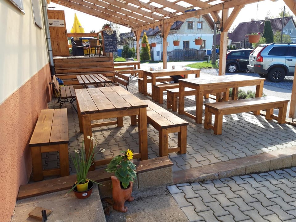 Patio, Restaurant/places to eat