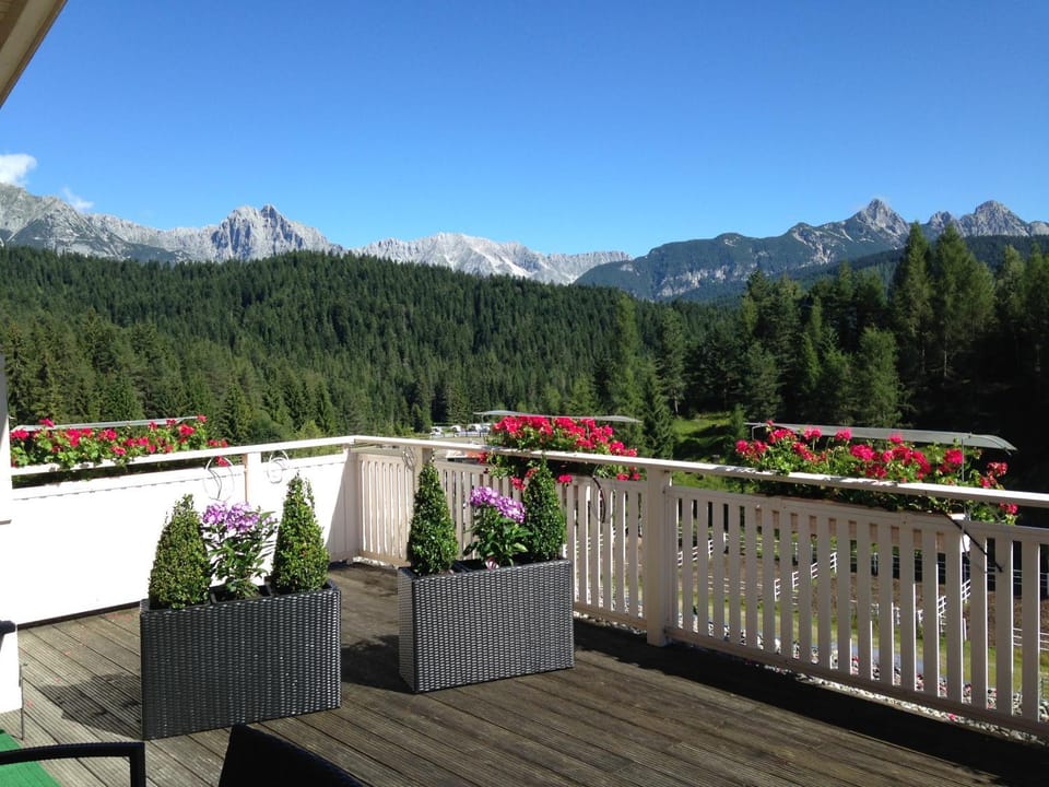 Balcony/Terrace, On site, Mountain view, Mountain view