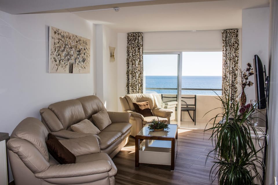 Beachfront apartment in Fuengirola with sea views Apartment in Fuengirola