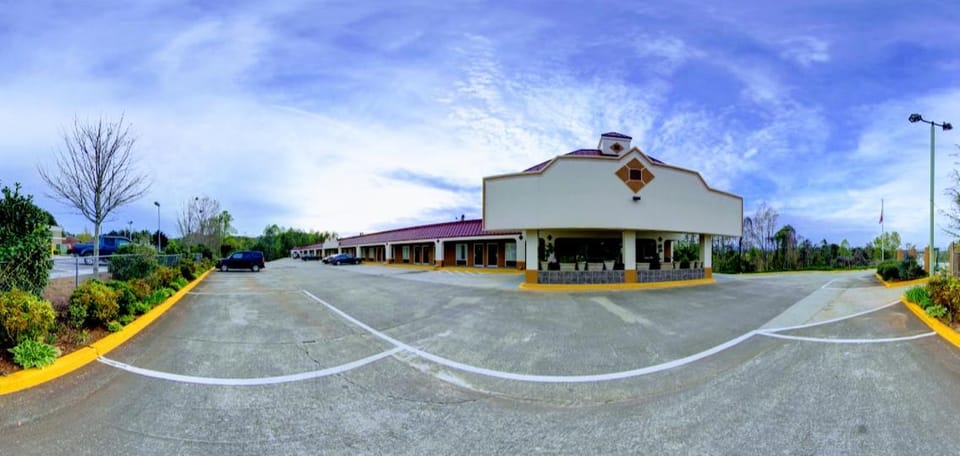 Facade/entrance, On site, Street view